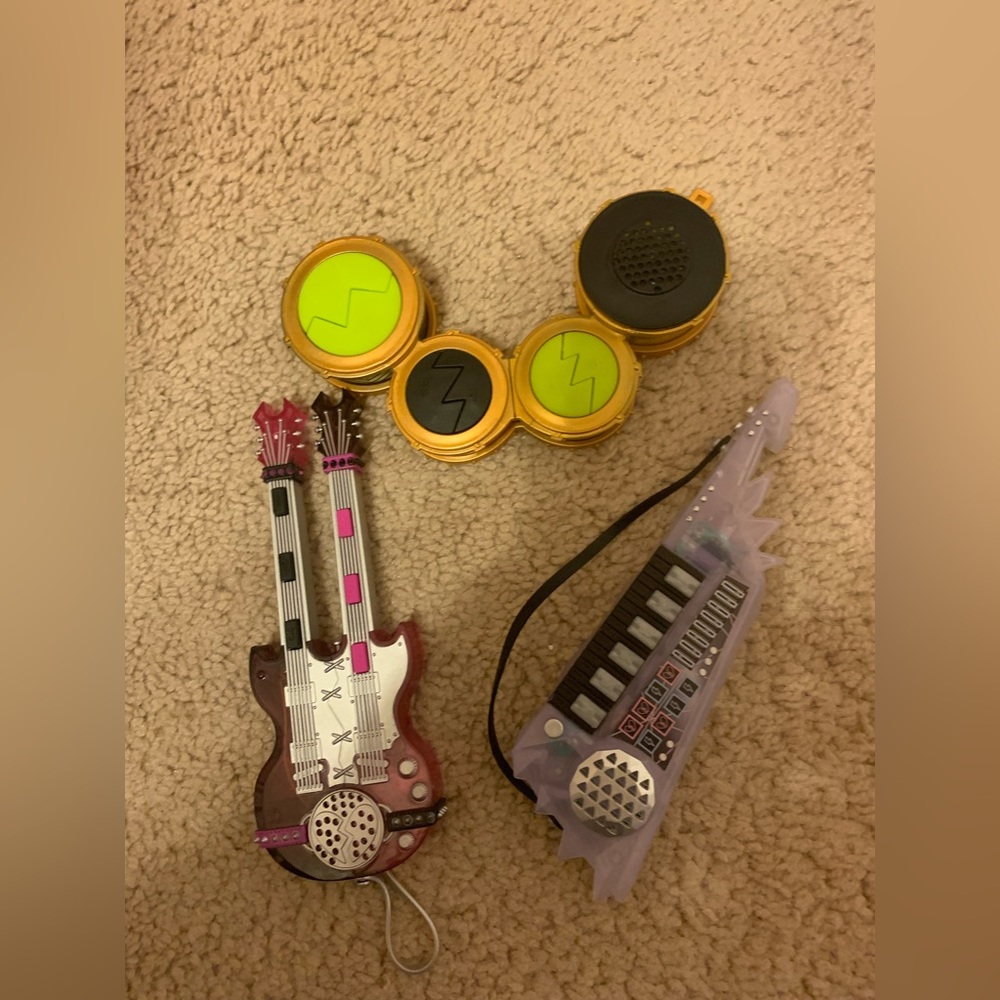 L.O.L. DOLL instruments that play music when pressed - band for dolls, working